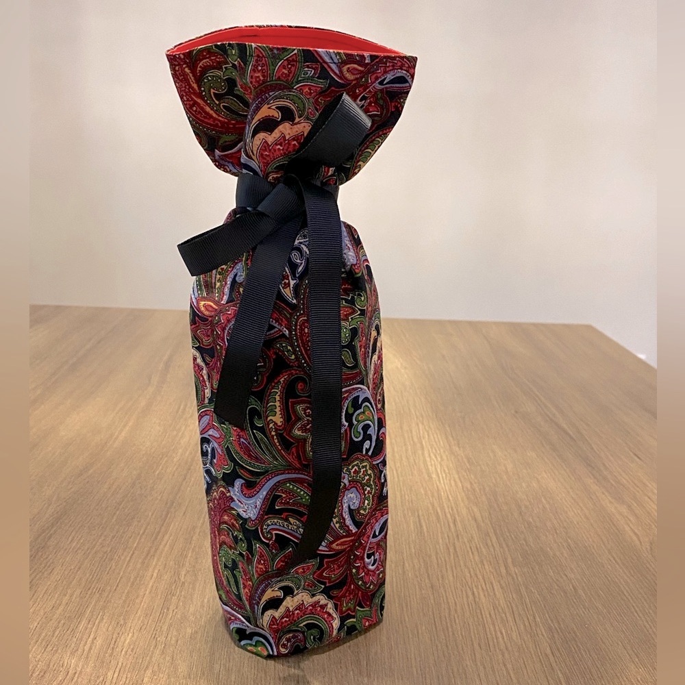 Elegant Paisley Handmade Wine Bottle Cover, Multicolour/Black, 750mL.